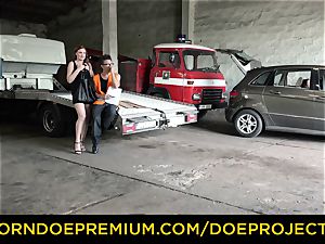 BROKEDOWN babes - bootylicious sandy-haired ravages truck driver